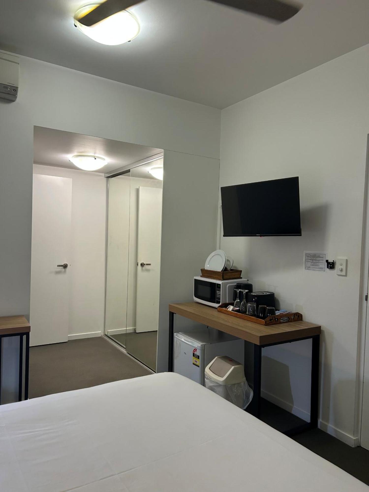 Central Holborn Apartments Townsville Room photo